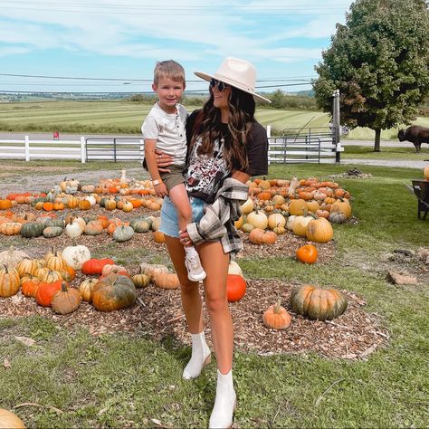 Texas Pumpkin Patch Outfit, Hot Day Pumpkin Patch Outfit, Pumpkin Patch Warm Weather Outfit, Pumpkin Patch Outfit Shorts, Hot Weather Pumpkin Patch Outfits, Summer Pumpkin Patch Outfit, Outfit For Pumpkin Patch Fall, Simple Pumpkin Patch Outfit, Pumpkin Patch Mom Outfit