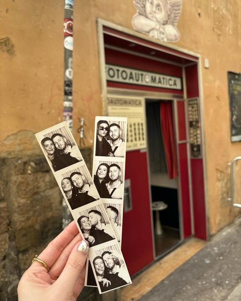 Hopefully you’re not sick of Florence pics yet😆 because there’s still a few more to post 🫶🏼 Take me back!! 💋 #florence #italy #photobooth #fotoautomatica #citybreak #couple #love #aesthetic #duomo #travel # Pisa Photo Ideas, Rome Vibes, Abroad Vision Board, Italian Vibes, Rome Vacation, Catching Flights, Florence Italy Travel, Pompeii Italy, Italy Photos