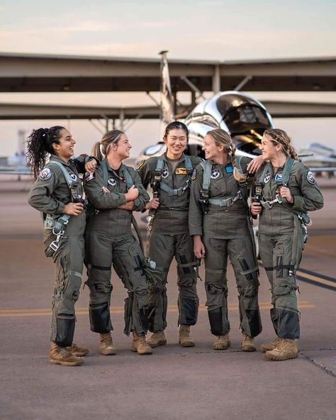 Air Force Pictures, Pilot Career, Female Pilots, Air Force Women, Civil Air Patrol, Pilot Uniform, Military Aesthetic, Air Force Pilot, Aviation World