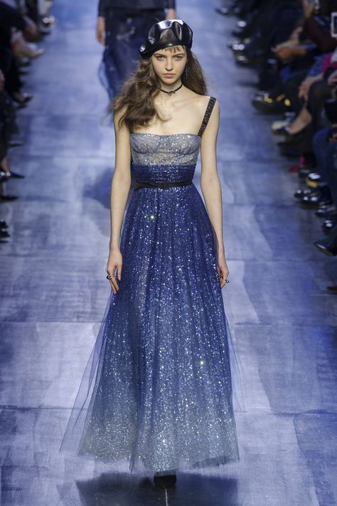 Maria Grazia Chiuri Dyed the Dior Runway Every Mystifying Shade of Blue Fashion Outfits Runway, Outfits Runway, Dior Fashion Show, Moda Paris, Maria Grazia Chiuri, Fashion Campaigns, Popsugar Fashion, Dior Fashion, Maria Grazia