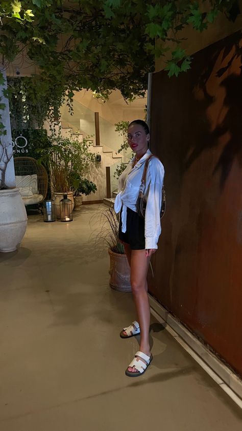 Outfits With Hermes Sandals, Hermes Cypher Sandal Outfit, Loop Louis Vuitton, Hermes In The Loop Bag, Louis Vuitton Loop Bag Outfit, Louis Vuitton Sandals Outfit, Hermes Slippers Outfit, Chypre Sandal Hermes Outfit, White Chunky Sandals Outfit