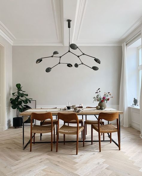 2,056 Likes, 54 Comments - 101 Copenhagen (@101cph) on Instagram: “We are totally blown away by how beautifully our DROP CHANDELIER OXI hangs over the dinning table…” Copenhagen Furniture, 101 Copenhagen, Copenhagen Design, Suspension Design, Large Wall Decor, Luminaire Design, World Of Interiors, Interior Projects, Interior Design Studio