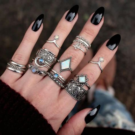 Hands With Rings, Afro Jewelry, Witch Rings, Rings Aesthetic, Silver Jewelry Box, Best Friend Jewelry, Witchy Jewelry, Magical Jewelry, Jewellery Silver