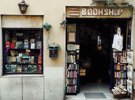 Rome Pictures, Second Hand Bookstore, Trastevere Rome, Bookstore Cafe, Book Stores, Google Street View, Book Sculpture, Book Shop, Open Door