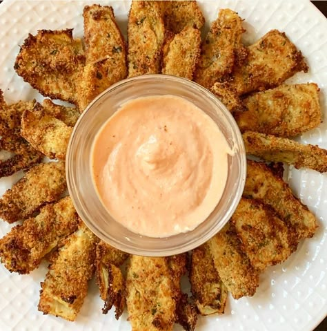 Crispy Artichoke Hearts Fried Artichoke Hearts Recipes, Crispy Artichoke Hearts, Baked Artichoke Hearts Recipe, Artichoke Heart Recipes, Fried Artichoke, Baked Artichoke, Vegetable Side Dishes Recipes, Artichoke Recipes, Appetizers Easy Finger Food