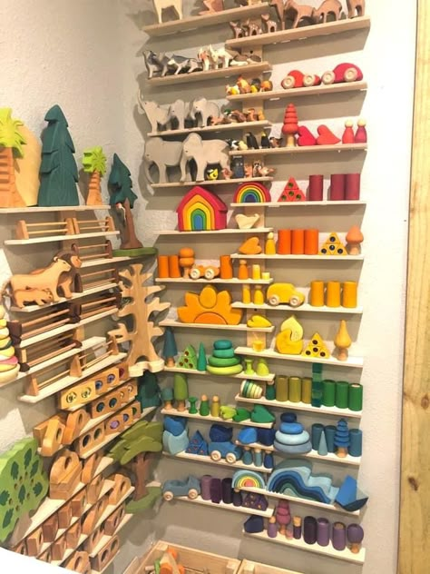 Wooden Toy Playroom, Grapat Storage, Waldorf Toy Storage, Grimms Toys Ideas, Waldorf Toy Shelf, Waldorf Playroom, Rainbow Wooden Toys, Wooden Blocks Toys, Ikea Dollhouse