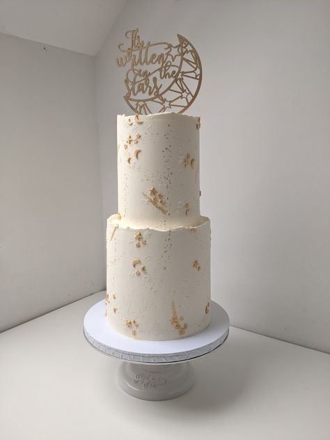 Rustic stars & moon wedding cake for a rustic barn winter wedding in the Cotswolds. Cake With Stars And Moon, Moon And Star Wedding Cake, Wedding Cake Stars And Moon, Moon Wedding Cake, Cake Pricing Guide, Buttercream Designs, Moon Cake Mold, Wisteria Lane, Cookie Wedding Favors