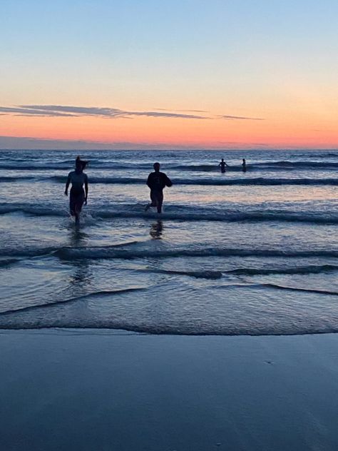 Uk Beach Aesthetic, Silhouette Friends, Sunset Swimming, Beach Cornwall, Summer Vision, Cornwall Coast, England Aesthetic, Uk Beaches, Cornwall Uk