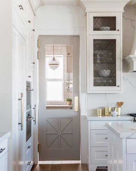 Love this swinging door!  5 Instagram Photos That Stopped Me In My Scroll | The Lettered Cottage Custom Pantry, Beautiful Kitchen Designs, Organizing Hacks, Home Luxury, Butler Pantry, Pantry Door, Gorgeous Kitchens, Kitchen Doors, Modern Farmhouse Kitchens