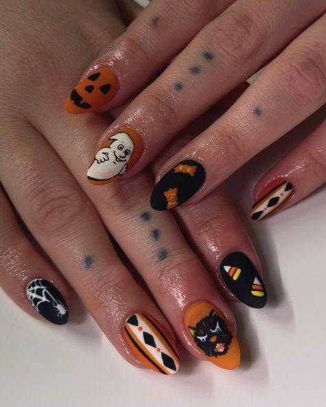 vintage halloweeny 🎃 • #halloween #halloweennails #fallnails #fallnailinspo #gelx #gelxnails #gelxinspo #explore #explorepage #explorenails #nailart Vintage Halloween Nail Art, Vintage Halloween Nails, Vintage Nails Aesthetic, Halloween Clown, Vintage Nails, Nails Fashion, Long Acrylic, Aesthetic Tumblr, Dark Nails