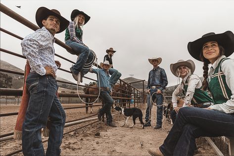 Many young rodeo athletes strive to compete in rodeo at the college level and represent their school through a sport that carries so much weight. College rodeo athletes spend early mornings and late nights in the arena practicing and training around their demanding academic schedules. We got with Ben Londo, the head rodeo coach at Cal Poly, San Luis Obispo and learned more about the complexities of college rodeo. Sodapop Curtis, Country People, Future Aesthetic, Western Photoshoot, Cowboy Life, Dance Picture Poses, Cal Poly, Group Poses, Boot Barn