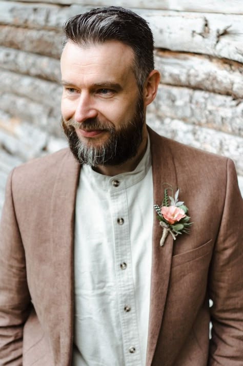 Boho Chic Groom Attire, Minimalist Groom Attire, Groom Alternative Outfit, Older Groom Attire, Casual Wedding Suit For Groom, Boho Suits Men, Groom Suit Boho, Boho Wedding Men, Groom No Tie