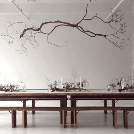 25 Amazing DIY Branches Chandeliers Takken Decor, Branch Chandelier, Flower Installation, Branch Decor, Long Table, Tree Branch, 인테리어 디자인, The Table, A Tree