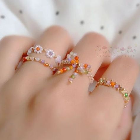 Beaded Rings Patterns Flower, Beaded Flower Ring Tutorial, Flower Beaded Rings Tutorials, Beads Flower Ring, Butterfly Beads Ring, Cincin Diy, Diy Beaded Rings, Fancy Jewellery Designs, Beaded Necklace Diy