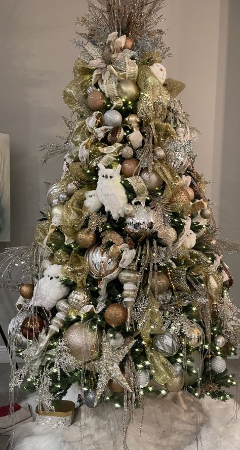 Enchanted Christmas Tree, Deer Christmas Tree Ideas, Enchanted Forest Christmas Tree, Nature Themed Christmas Tree, Woodland Theme Christmas Tree, Woodland Christmas Tree Ideas, Woodland Critter Christmas, Forest Christmas Tree, Christmas Fireplaces