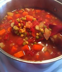 Canning Soup Recipes, Farmhouse Recipes, Garden Vegetable Soup, Pressure Canning Recipes, Canning Kitchen, Freezing Food, Canning Vegetables, Veg Soup, Taiwan Food