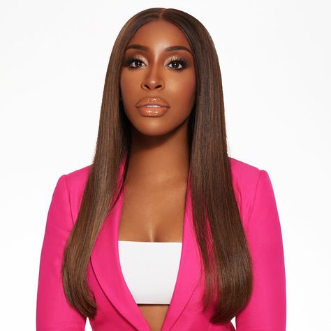 Jackie Aina Net Worth Jackie Aina House, Jackie Aina Makeup, Black Girls Luxury, Cosmetology License, Jackie Aina, Purple Smokey Eye, Freelance Makeup Artist, Glowing Face, Makeup Lessons