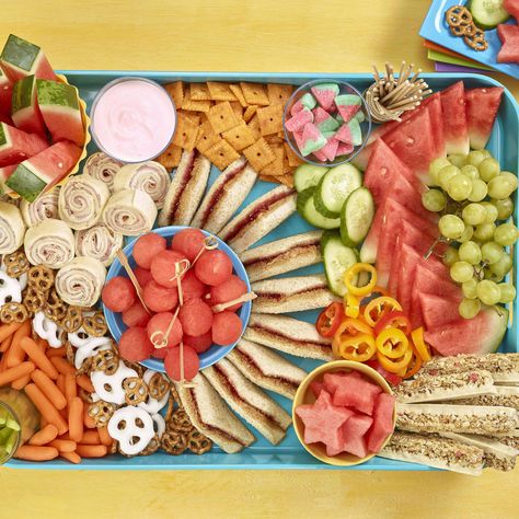 Kids Charcuterie Snack Board - Watermelon Board Snack Bored Ideas, Charcuterie Board Ideas Kids Party, Vacation Charcuterie Board, Beach Theme Charcuterie Board Ideas, One Year Old Charcuterie Board, Kidcuterie Board, Toddler Grazing Board, Kids Chacutery Board Ideas, Lunchable Charcuterie Board