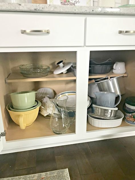 Tips and tricks for organizing the kitchen cabinets What To Store In Deep Kitchen Cabinets, Under Kitchen Counter Storage, Old Cabinet Organization, Organize Deep Cabinets Kitchen, Organize Lower Kitchen Cabinets, Plate Cupboard Storage Ideas, Bottom Kitchen Cabinet Organization, Kitchen Bottom Cabinet Organization, Under The Cabinet Storage Kitchen