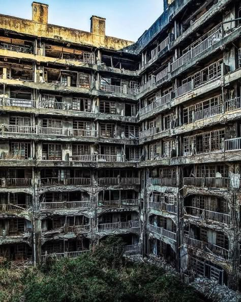 Abandoned Concrete Building, Abandoned Building Photography, Abandoned Civilization, Abandoned Town Aesthetic, Exploring Abandoned Places Aesthetic, Abandoned Buildings Aesthetic, Run Down Buildings, Abandoned Places Aesthetic, Abandoned Aesthetic