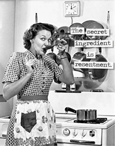 20 Hilarious Housewives Memes From The 1950's - CheezCake - Parenting | Relationships | Food | Lifestyle 50's Housewife, 50s Housewife, 1950s Housewife, Happy Housewife, Vintage Housewife, Retro Housewife, Vintage Kitchens, Domestic Goddess, Memes Sarcastic