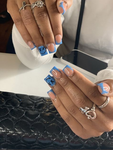 Short Nail Spring Ideas, Teal Short Nail Designs, Nail Art Designs Short Square, Light Blue Nails With Design Short Square, Cute Sky Blue Nail Ideas, Short Junk Nails Blue, Teen Acrylic Nail Ideas, Short Acrylic Nails Blue Design, Black And Blue Nail Designs Short