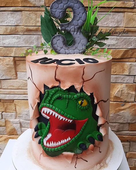 Dinosaur Cake For 3rd Birthday, Dianousor Cake Design, Dinousar Cake Ideas, Dinsors Cake, Realistic Dinosaur Cake, Halloween Dinosaur Cake, Dinosaur Head Cake, Dainasor Cake, Raptor Birthday Cake