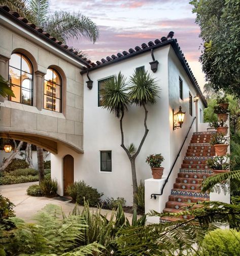 4015 Bajada Ln, Santa Barbara, CA 93110 | MLS #16-3364 | Zillow Spaniard Style Home Exterior, Spaniard Style Home, Mexican Modern House, Spanish Hacienda Style Homes, Villa Homes, Oceanfront Homes, Hacienda Homes, Hacienda Style Homes, Mexico House