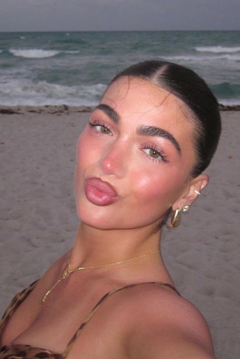 Summer Vacation Makeup Looks, Coastal Makeup, Cancun Makeup, Havana Makeup Look, California Makeup, Beach Pictures Makeup, Beach Glam Makeup, Make Up Playa, Summer Vibes Makeup