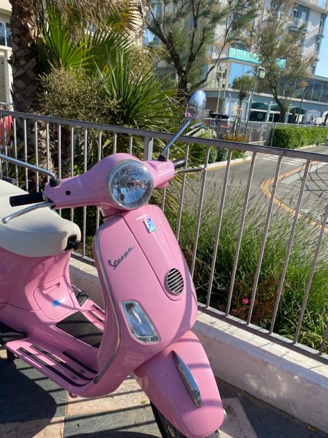 Pink Vespa Aesthetic, Razor Moped, Moped Accessories, Pink Moped, Pink Vespa, Pink Scooter, Pink Motorcycle, Scooter 50cc, Pink Bicycle