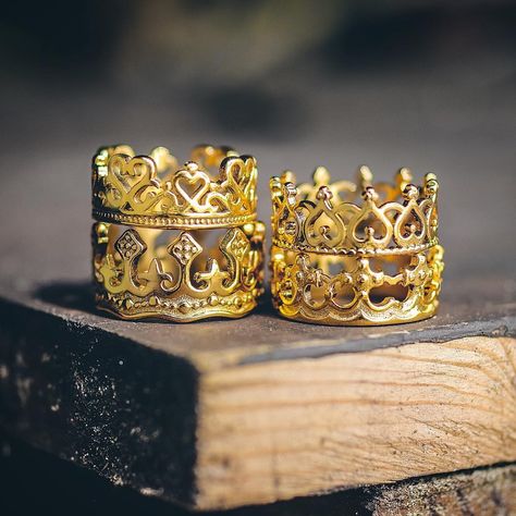 The King & Queen, Prince & Princess Rings👑 Rings For Guys, King Queen Rings, Classy Rings, Princess Rings, Princes Ring, Cool Rings, Feather Cuff Bracelet, Mens Ring Designs, Cool Rings For Men