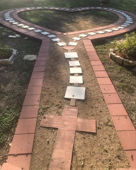 Beautiful Garden Pathways, Front Yard Statue Ideas, Virgin Mary Statue Garden, Rosary Garden, Marian Garden, Mary Garden, Sacred Garden, Prayer Garden, Backyard Diy Projects