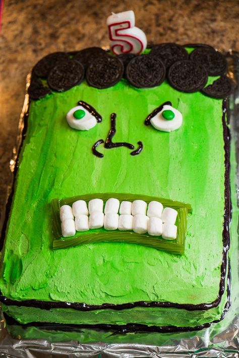 Hulk cake Hulk Smash Cake, Hulk Birthday Cake, Incredible Hulk Cake, Hulk Birthday Cakes, Hulk Cake, Hulk Birthday Parties, Hulk Party, Hulk Birthday, Avenger Birthday Party