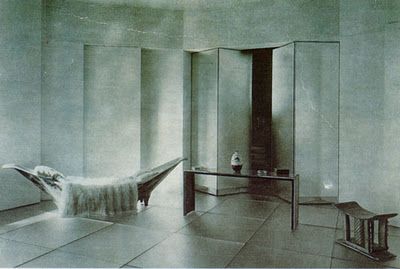 Eileen Gray integrated design refurbishing of the rue de Lota apartment of Madame Levy in 1920. Eileen Grey, Berenice Abbott, Eileen Gray, Paris Design, Van Der Rohe, Vintage Interiors, Gray Interior, Gray Design, Interior Deco