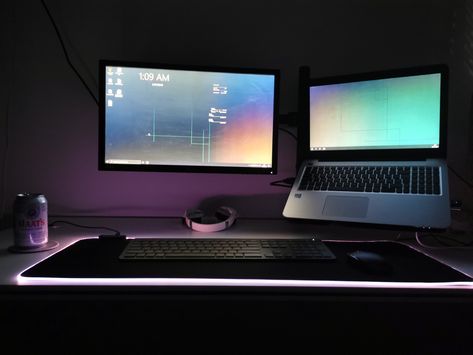 Setup laptop monitor beer with led minimals professional Laptop Setup Ideas Minimalist, Laptop Streaming Setup, Laptop And Monitor Desk Setup Minimalist, Laptop With Monitor Setup, Laptop Pc Setup, Monitor And Laptop Setup, Laptop Monitor Desk Setup, Laptop Monitor Setup, Setup Notebook