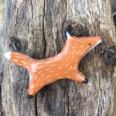 Little Fox Brooch hand,are from polymer clay and hand painted by me. Visit my insta @marie_letourneau_ or my Etsy shop lefrenchcircus for more. Polymer Clay Brooch Ideas, Clay Brooch, Polymer Clay Brooch, Polymer Clay Fox Ring, Ceramic Pins, Polymer Clay Pins Brooches, Ceramic Fox, Fox Polymer Clay, Clay Fox Earrings