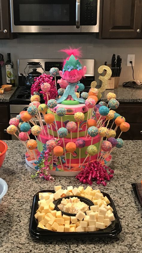 Trolls birthday party cake pop stand Trolls Themed Food, Trolls Cake Pops, Animal Print Cake Pops, Trolls Birthday Party Cake, Troll Party Theme, Ideas Para Cumpleaños, Trolls Birthday Cake, Diy Cake Pops, Trolls Cake