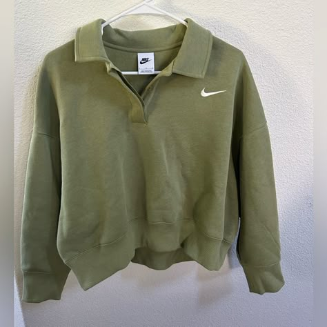 Brand New, Never Worn Sage Green Nike Crewneck, Slightly Cropped, Women’s Large Vintage Nike Clothing, Green Nike Crewneck, Crewnecks For Women, Thrift Bundle, Clothes To Buy, Nike Crewneck, Cold Fits, Cropped Crewneck, Green Sweatshirt