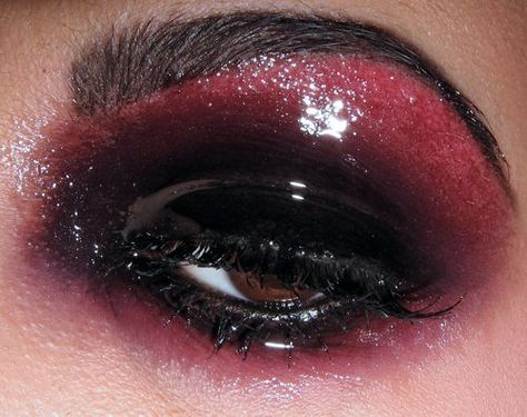 Eye Shadow Styles, Black And Red Makeup, Eye Makeup Step By Step, Full Glam Makeup, Matte Make Up, Glam Makeup Looks, Blood Makeup, Glossy Eyeshadow, Red Eye Makeup