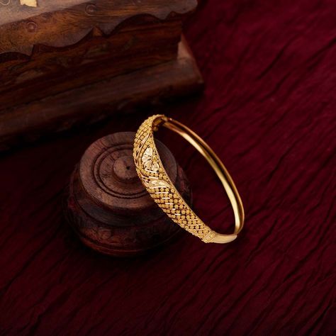 BIS Certified Gold and Diamond Jewellery Bengals Design, Plain Gold Bracelet, Latest Gold Ring Designs, Gold Kada, Unique Gold Jewelry Designs, Gold Bracelet Simple, Gold Finger Rings, Neck Pieces Jewelry, Gold Jewels Design