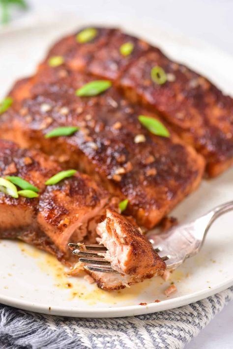 Asian Marinade for Salmon (Soy Ginger Garlic Glaze) Marinade For Salmon, Ginger Soy Marinade, Salmon Marinade Recipes, Sockeye Salmon Recipes, Soy Sauce Marinade, Asian Marinade, Soy Ginger, Asian Dipping Sauce, Ginger Salmon