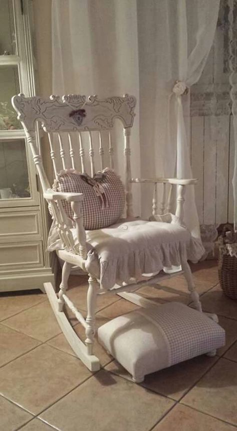 Shabby style Rocking Chair Aesthetic, Shabby Chic Rocking Chair, Painted Rocking Chairs, Diy Rocking Chair, Vintage Rocking Chair, French Country Shabby Chic, Rocking Chair Porch, Rocking Chair Nursery, Aesthetic Living Room