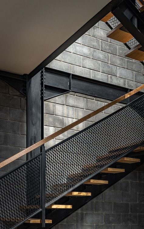 Metal Mesh Stair Railing, Steel Stairs Design, Staircase Metal, Industrial Staircase, Staircase Lighting Ideas, Metal Stair Railing, Industrial Stairs, Modern Stair Railing, Mini Gym