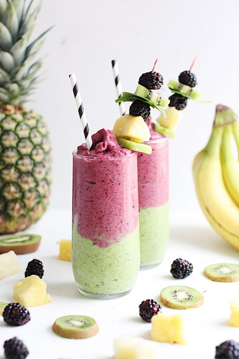 Heathy Smoothies, Layered Smoothie, Amazing Smoothie Recipes, Tropical Green Smoothie, Banana Breakfast Smoothie, Smoothie Recipes Strawberry, Best Smoothie, Smoothie King, Yummy Smoothie Recipes