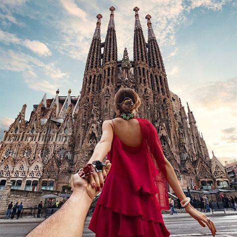 How a Sweet, Simple Instagram Photo Gave Rise to a Sweeping Global Travel Brand | Adweek Murad Osmann, Foto Insta, Duomo Milan, Top Places To Travel, Spain Vacation, Honey Moon, Couple Travel, Pics Ideas, Travel Brand