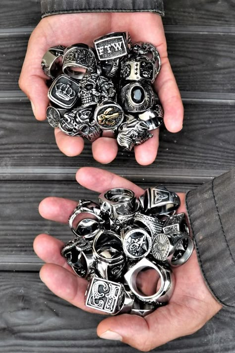 Boy Jewelry, Mens Accessories Necklace, Mens Fashion Week Street Style, Grunge Jewelry, Edgy Jewelry, Mens Rings Fashion, Biker Rings, Punk Outfits, Funky Jewelry