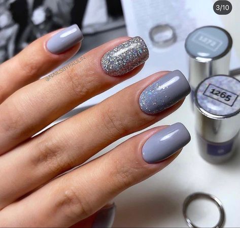 Trendy Nails 2023 Square, Glitter Grey Nails, Gel Nails With Glitter Accent, Grey Gel Nails Ideas, Dip Nail Designs Winter, Dip Powder Nails Blue, Purple And Grey Nails, January Nail Colors 2023, January Nails Ideas Simple