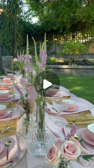 Events by Afternoon Picnics on Instagram: "Bridgerton themed picnic 🧺   .  .  .  #teapartytheme #bridgerton #picnics #ladywhistledown #bridalshower #garden #afternoontea #pinkpinkpink #pinkandpurple #bridgertontheme #prettylittlething #teapartyideas" Bridgerton Garden Party, Bridgerton Bridal Shower Ideas, Bridgerton Picnic, Diy Afternoon Tea, Bridgerton Tea Party, Themed Picnic, Tea Party Theme, Picnic Table, Afternoon Tea