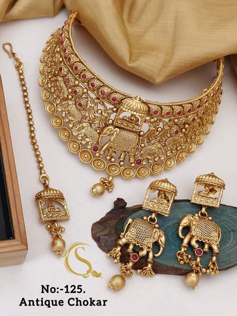 Premium quality. WhatsApp @+917736510293 Gold Choker Set, Jewellery Choker, Kundan Choker Set, Kundan Choker, Bridal Choker, Choker Set, Gold Choker, Jewelry Choker, Antique Design