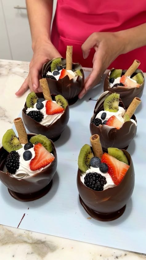 Chocolate Fruit Cups, Chocolate Bowls Desserts, Chocolate Mousse Cups, Chocolate Bowl, Chocolate Deserts, Chocolate Bowls, Easy Chocolate Desserts, Dessert Recipies, Chocolate Fruit